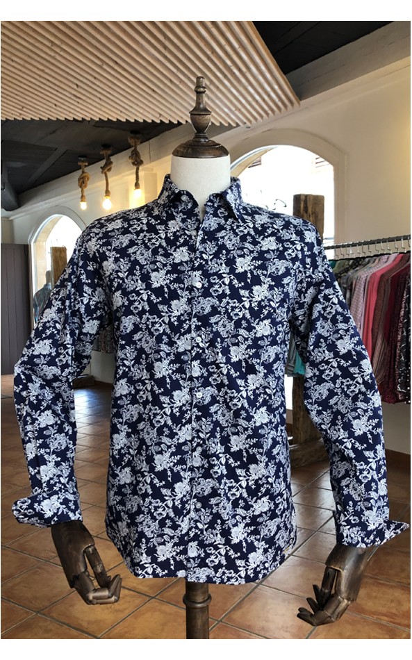 Camisa de hombre azul marino estampado flor blanca | ABH Collection JÁVEA
